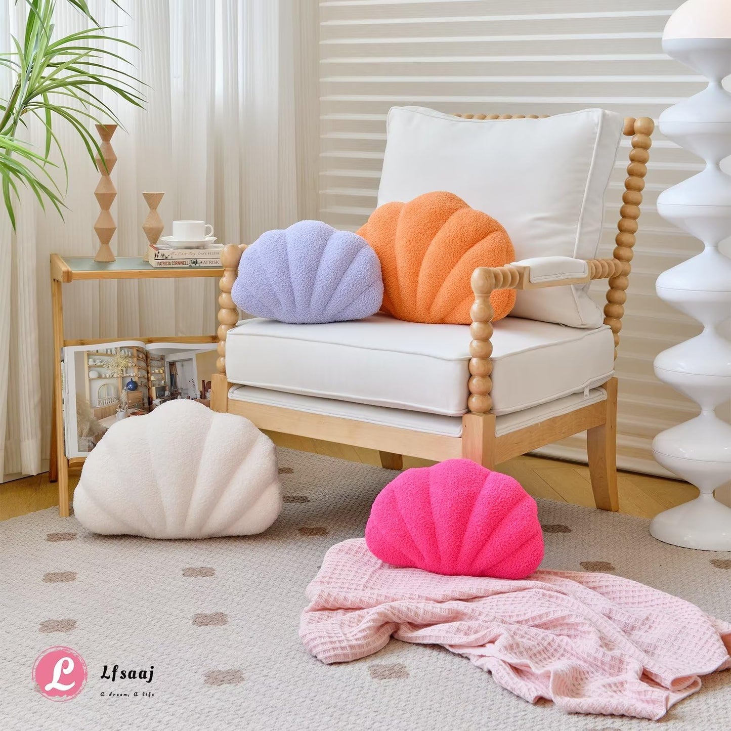 Boho Chic: Seashell Throw Pillows - Dive into Coastal Comfort