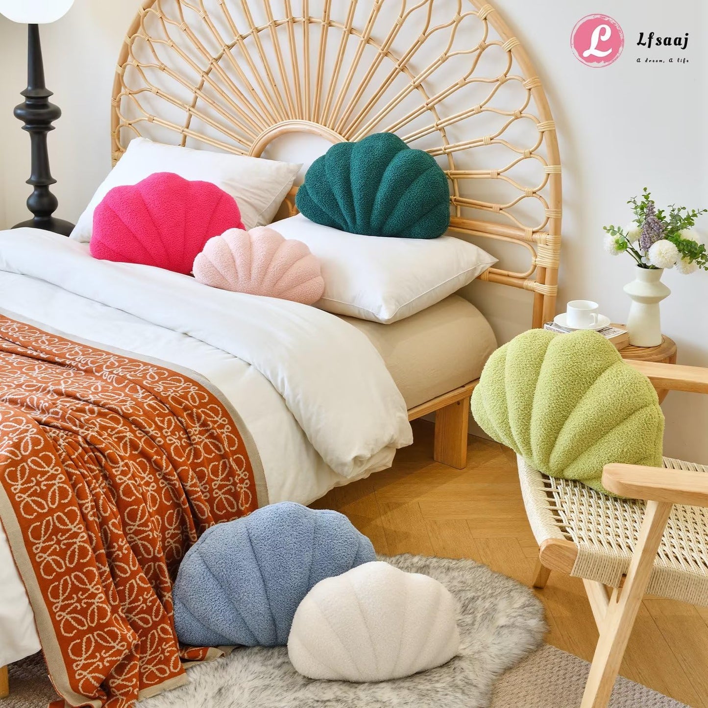 Boho Chic: Seashell Throw Pillows - Dive into Coastal Comfort
