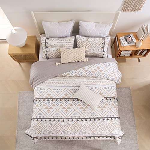 Boho Tassel Quilt Set with Matching Pillow Shams